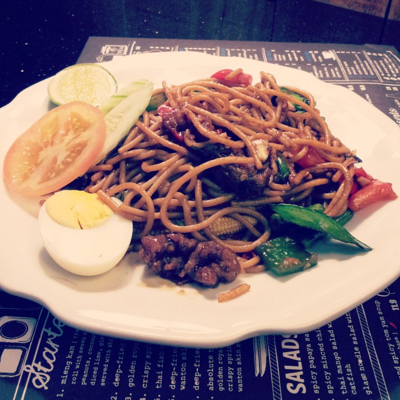 Stir-fried spaghetti with seafood @ Absolute Thai